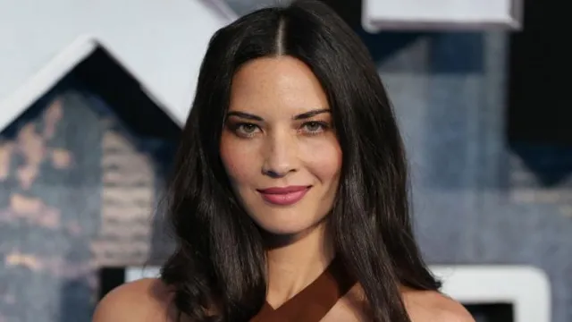 Lisa Olivia Munn Age, Affairs, Height, Net Worth, Bio And More