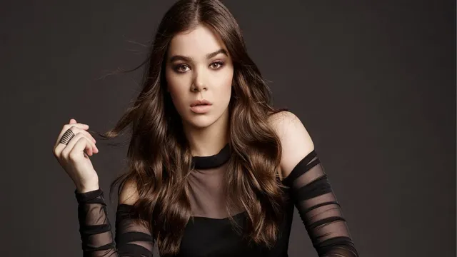 Hailee Steinfeld Height, Wiki, Net Worth, Age And More